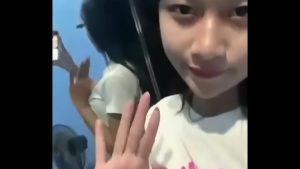Remaja dengan payudara besar dari Indonesia Remaja dengan payudara besar dari Indonesia